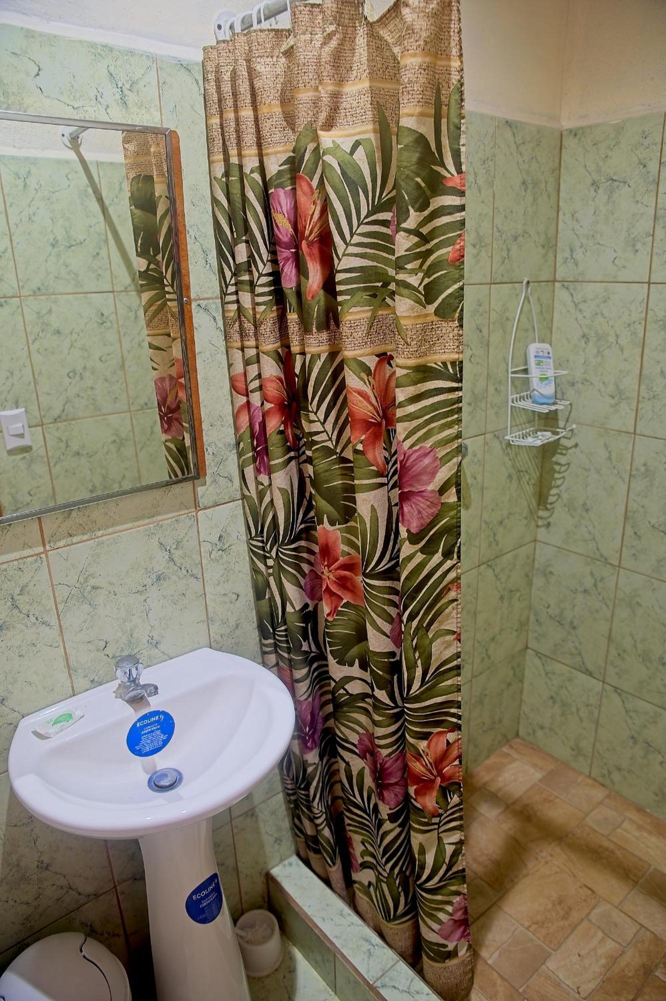 Отель Mar Caribe Pv Puerto Viejo de Talamanca Экстерьер фото